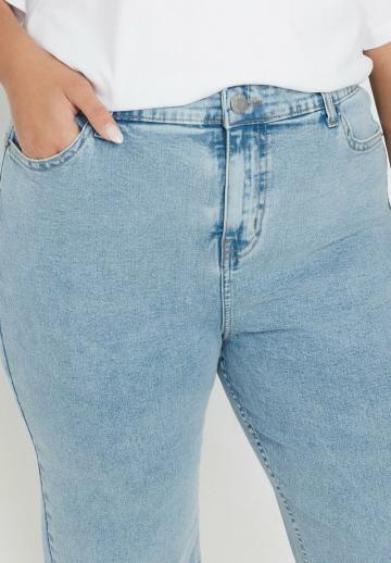 Прямые джинсы