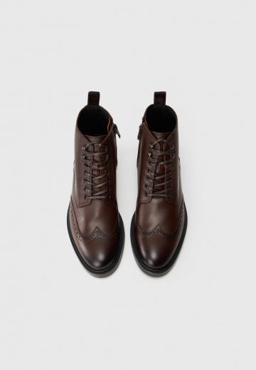 Ботинки на шнуровке