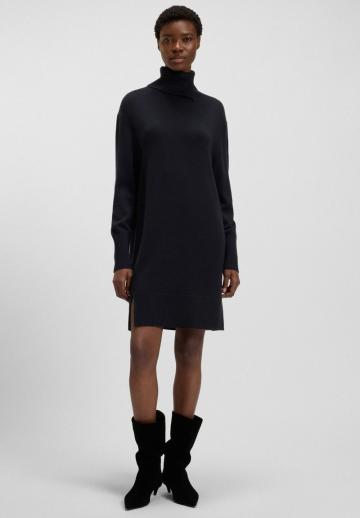 Вязаное платье