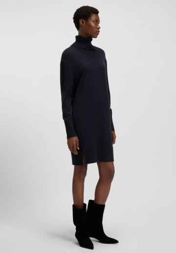 Вязаное платье