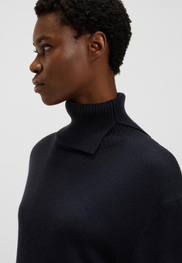 Вязаное платье