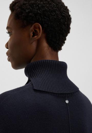 Вязаное платье