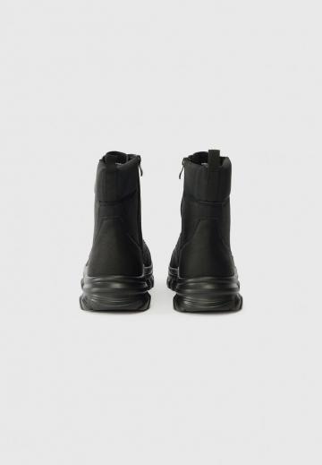 Ботинки на шнуровке