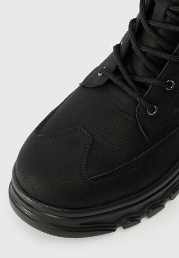 Ботинки на шнуровке