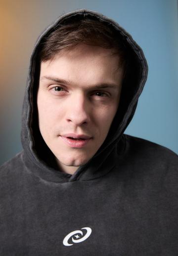 Пуловер с капюшоном