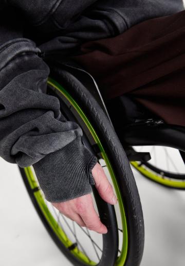 Пуловер с капюшоном