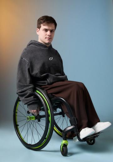 Пуловер с капюшоном