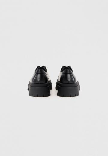 Ботинки на шнуровке