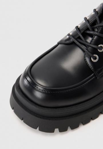 Ботинки на шнуровке