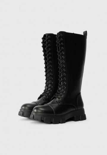 Сапоги на шнуровке