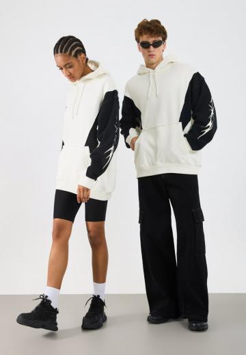 Пуловер с капюшоном