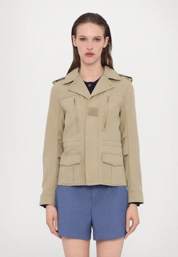 Куртка с накладнымит карманами