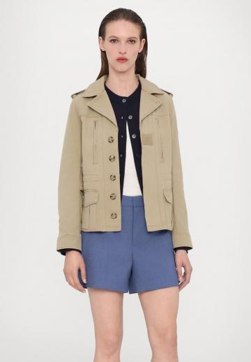 Куртка с накладнымит карманами