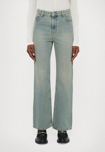 Клешеные джинсы