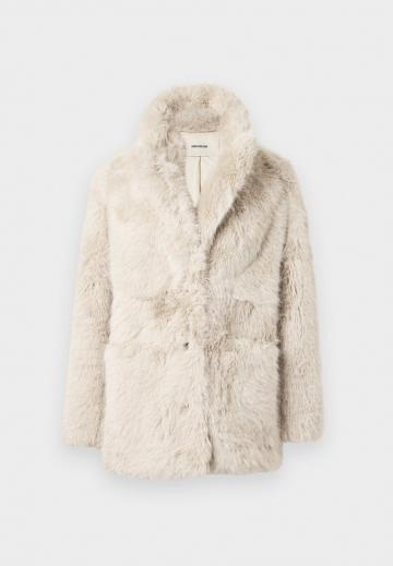 Короткое пальто