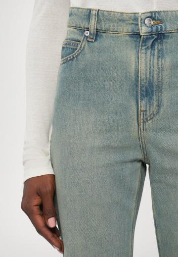 Клешеные джинсы