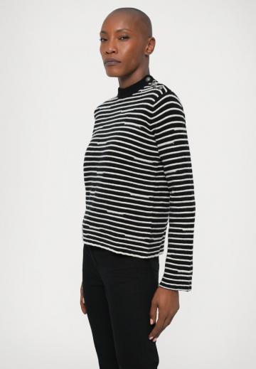 Пуловер в полоску