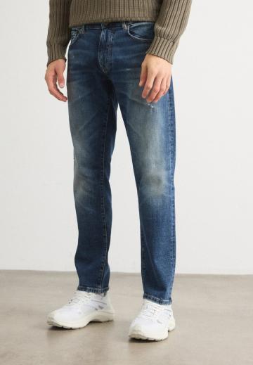 Прямые джинсы