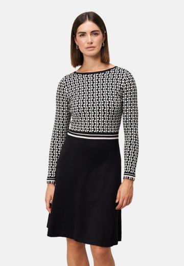 Вязаное платье