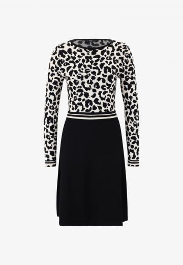 Вязаное платье