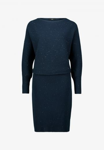 Вязаное платье