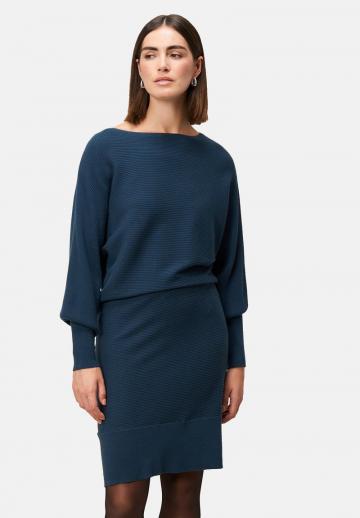 Вязаное платье