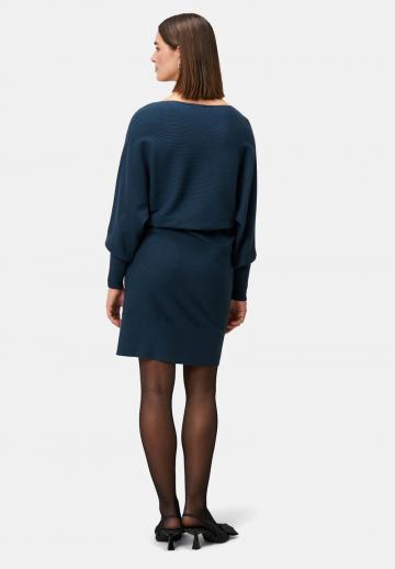 Вязаное платье