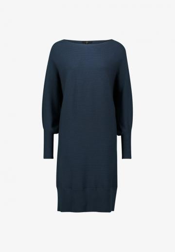 Вязаное платье