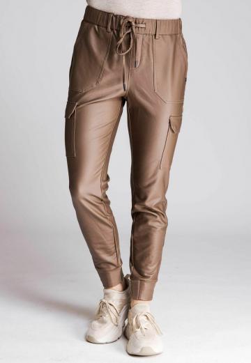 Брюки с накладными карманами