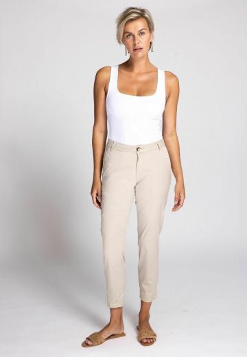 Брюки с накладными карманами