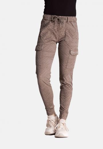 Брюки с накладными карманами