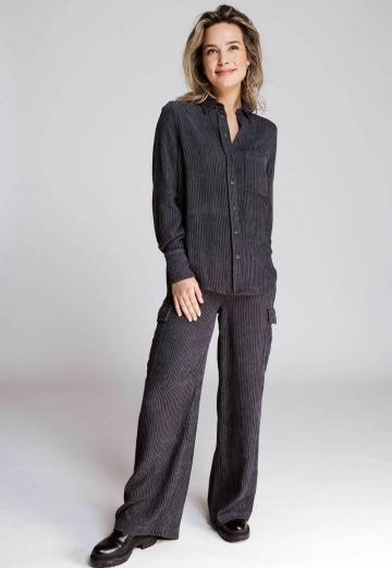 Брюки с накладными карманами