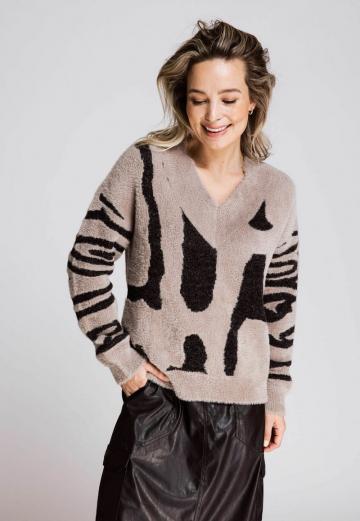 Пуловер с вырезом V