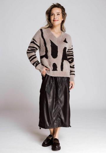 Пуловер с вырезом V