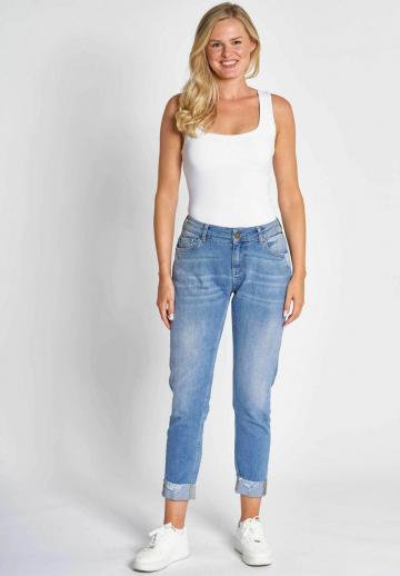 Короткие джинсы