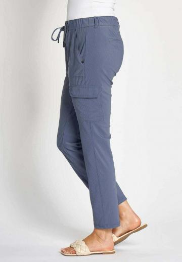 Брюки с накладными карманами