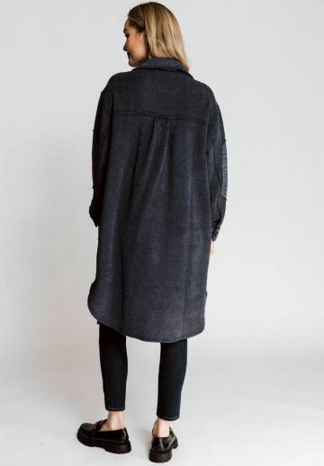 Длинный жилет