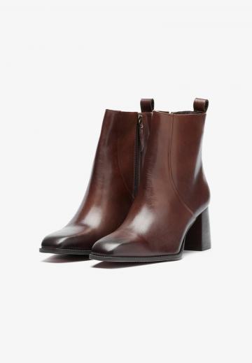 Сапожки на танкетке