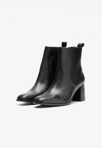 Сапожки на танкетке