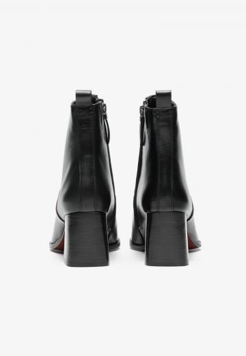 Сапожки на танкетке