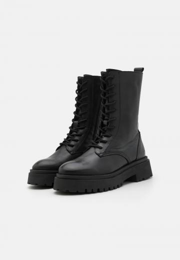 Сапоги на шнуровке