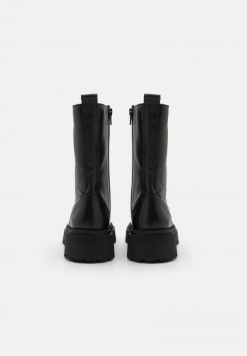 Сапоги на шнуровке