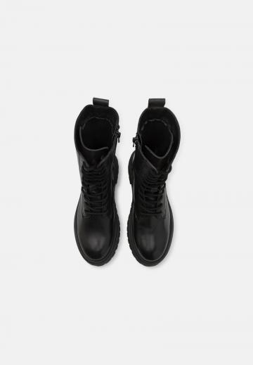 Сапоги на шнуровке