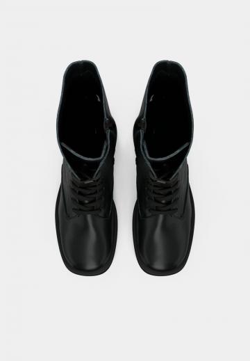 Сапоги на шнуровке