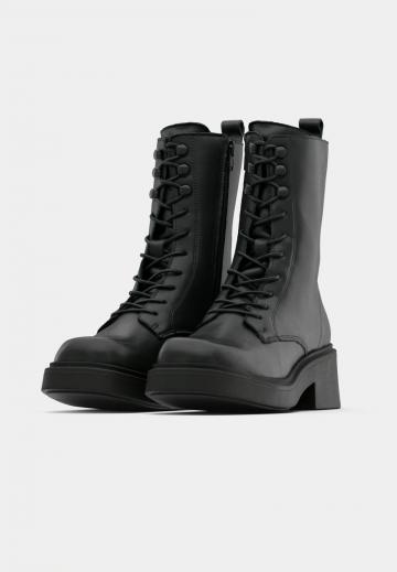 Ботинки на шнуровке