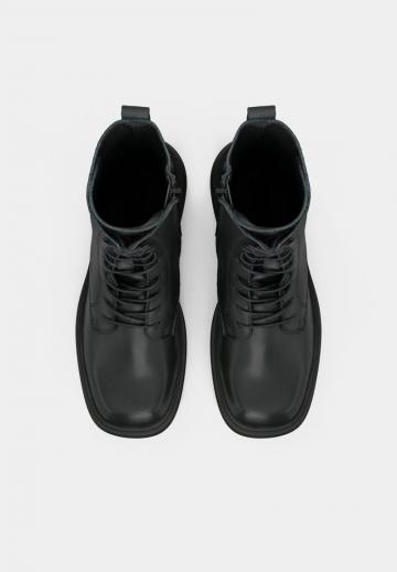 Ботинки на шнуровке