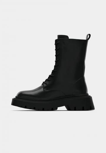 Ботинки на шнуровке