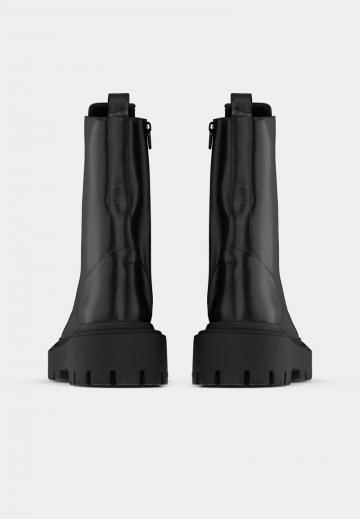 Ботинки на шнуровке