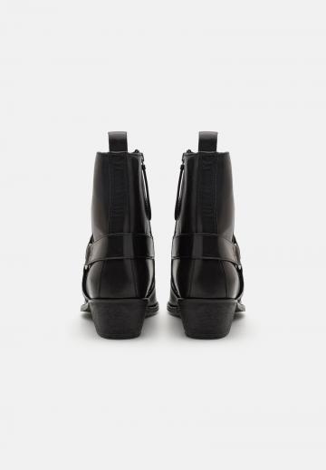 Ковбойские сапоги