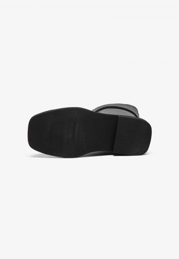 Сапоги на шнуровке